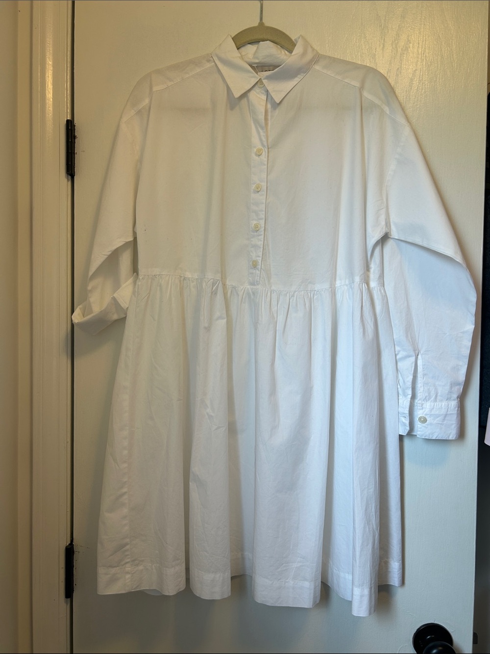 LOFT White Classic Collared Button-Up Shirt